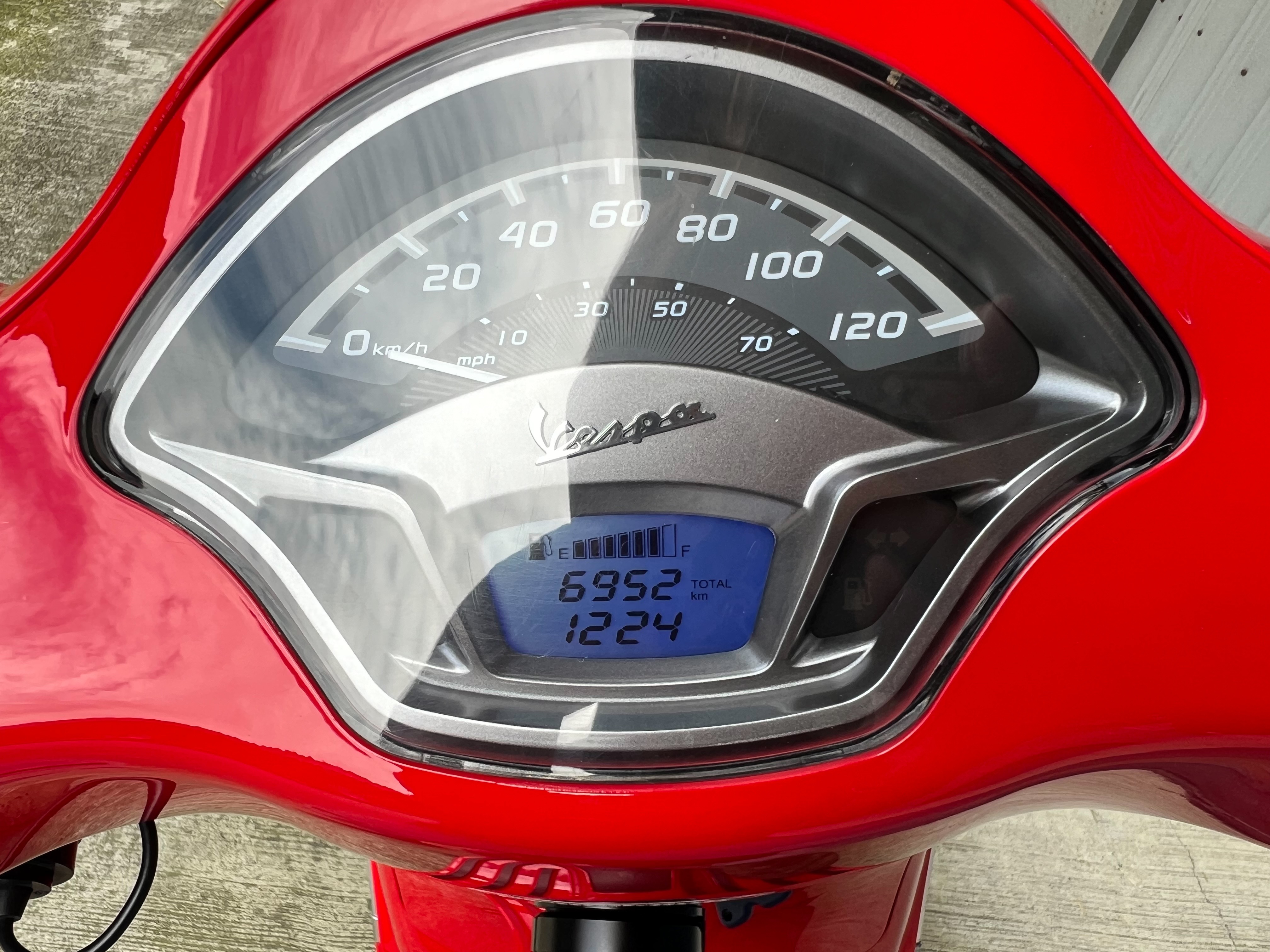 VESPA Vespa LX125 4T - 中古/二手車出售中 2023年 VESPA 125 一手 無摔 無事故 阿宏大型重機買賣 | 阿宏大型重機買賣