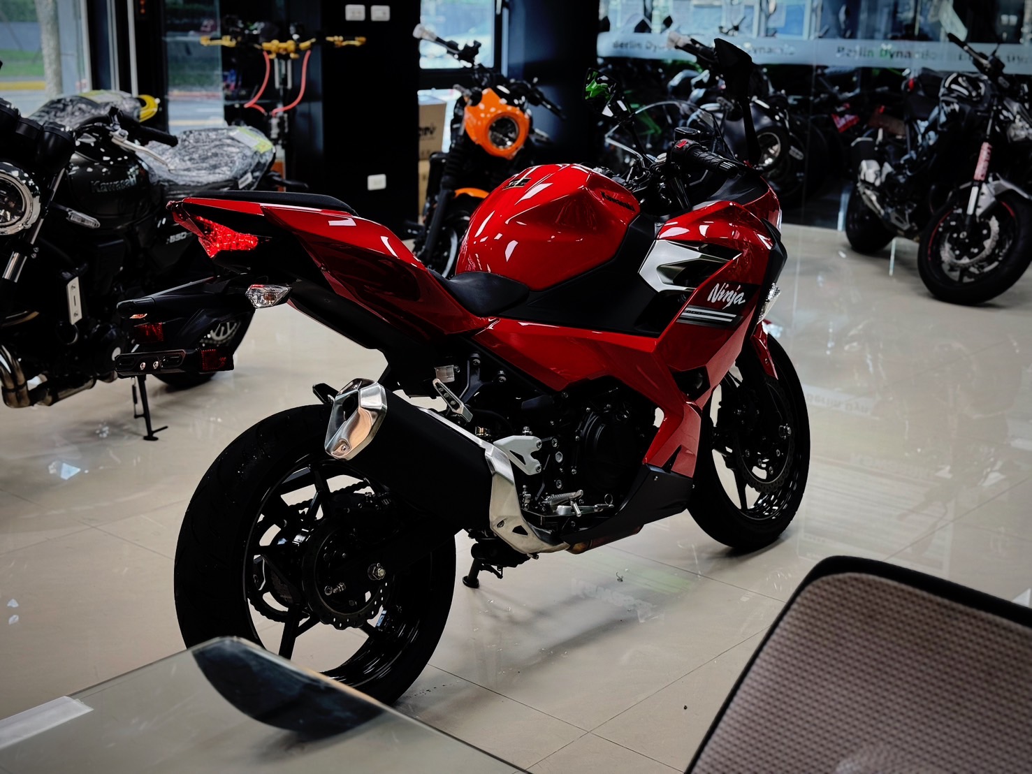 KAWASAKI NINJA400 - 中古/二手車出售中 Kawasaki Ninja400 認證新古車 川崎 內湖展示中心 授權經銷商 | 柏霖動機Kawasak職人-阿弘