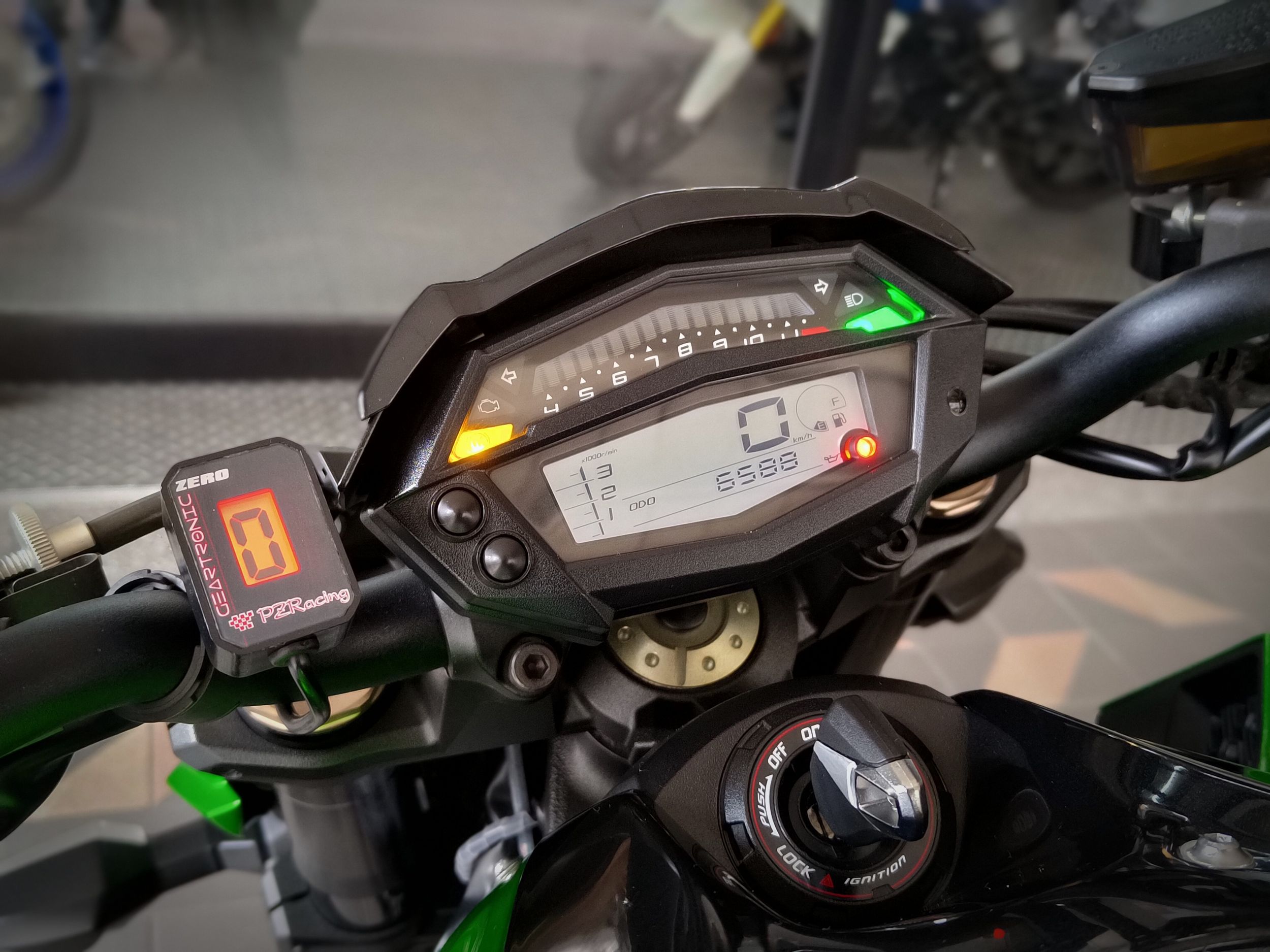 KAWASAKI Z1000 - 中古/二手車出售中 Z1000 ABS 總代理只跑6590km，原漆如新車般一樣 | 成蘆進口摩托車