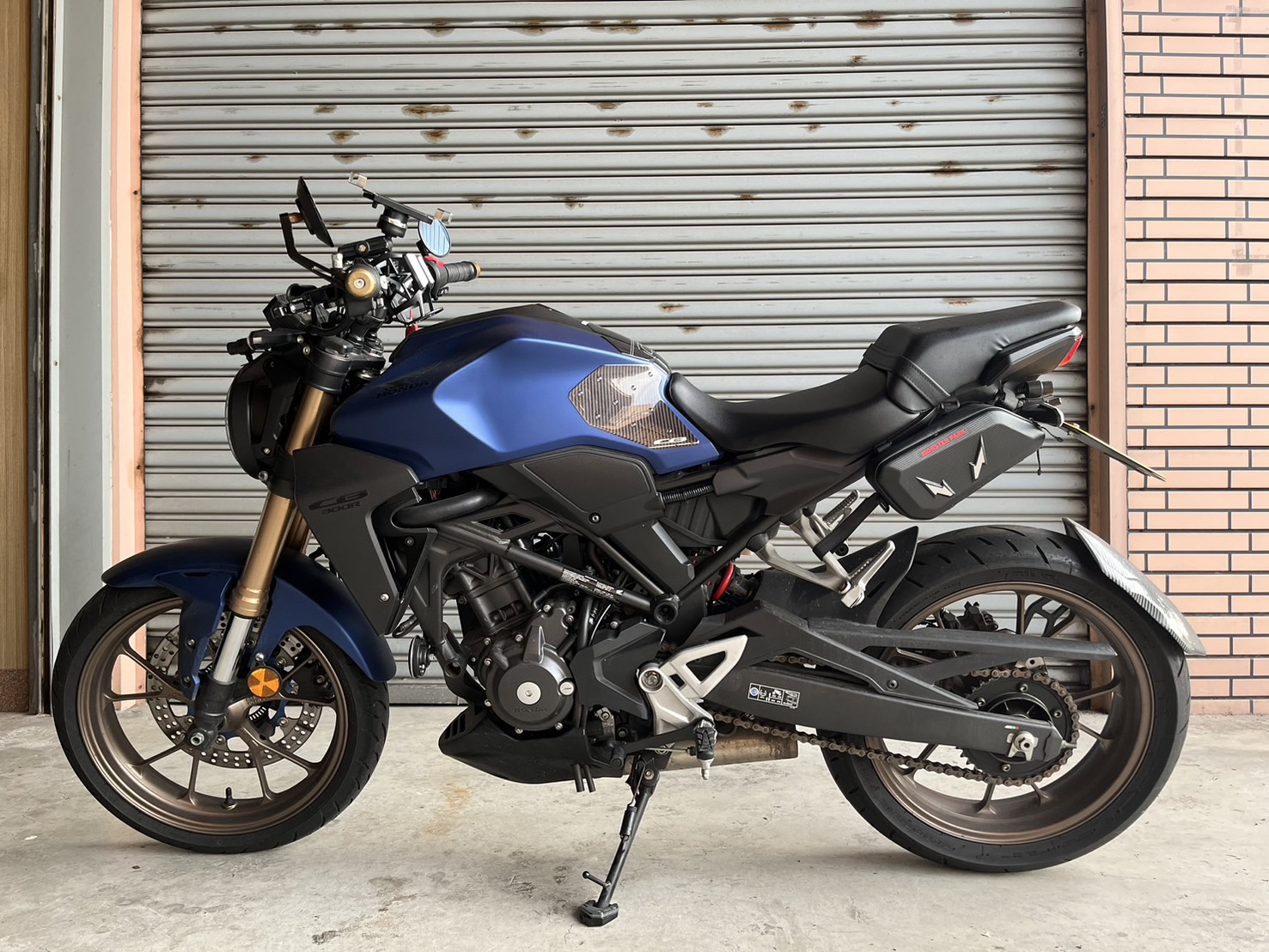 HONDA CB300R - 中古/二手車出售中 22款 跑兩千多 車況絕佳 滿改 CB300R | 個人自售