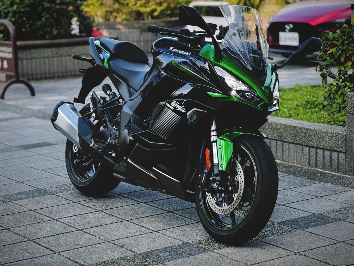 KAWASAKI NINJA1000 - 中古/二手車出售中 【公司中古車】2023.02 Kawasaki Ninja1000 中古車 經典配色 帥氣外觀 | 柏霖動機Kawasak職人-阿弘