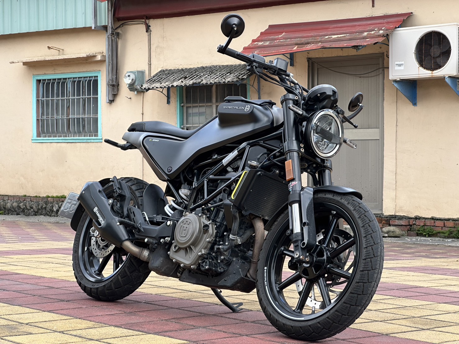 HUSQVARNA SVARTPILEN 250 - 中古/二手車出售中 HUSQVARNA黑箭250 | YSP 建興車業