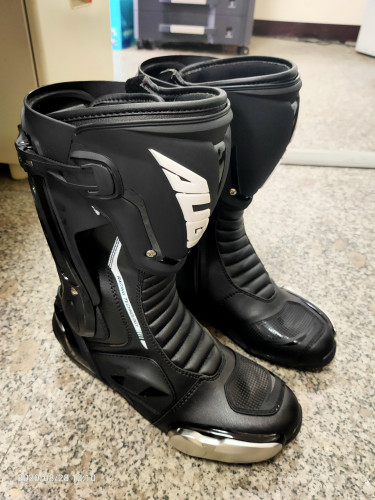 使用心得]AUGI AR1 競技型車靴(黑)